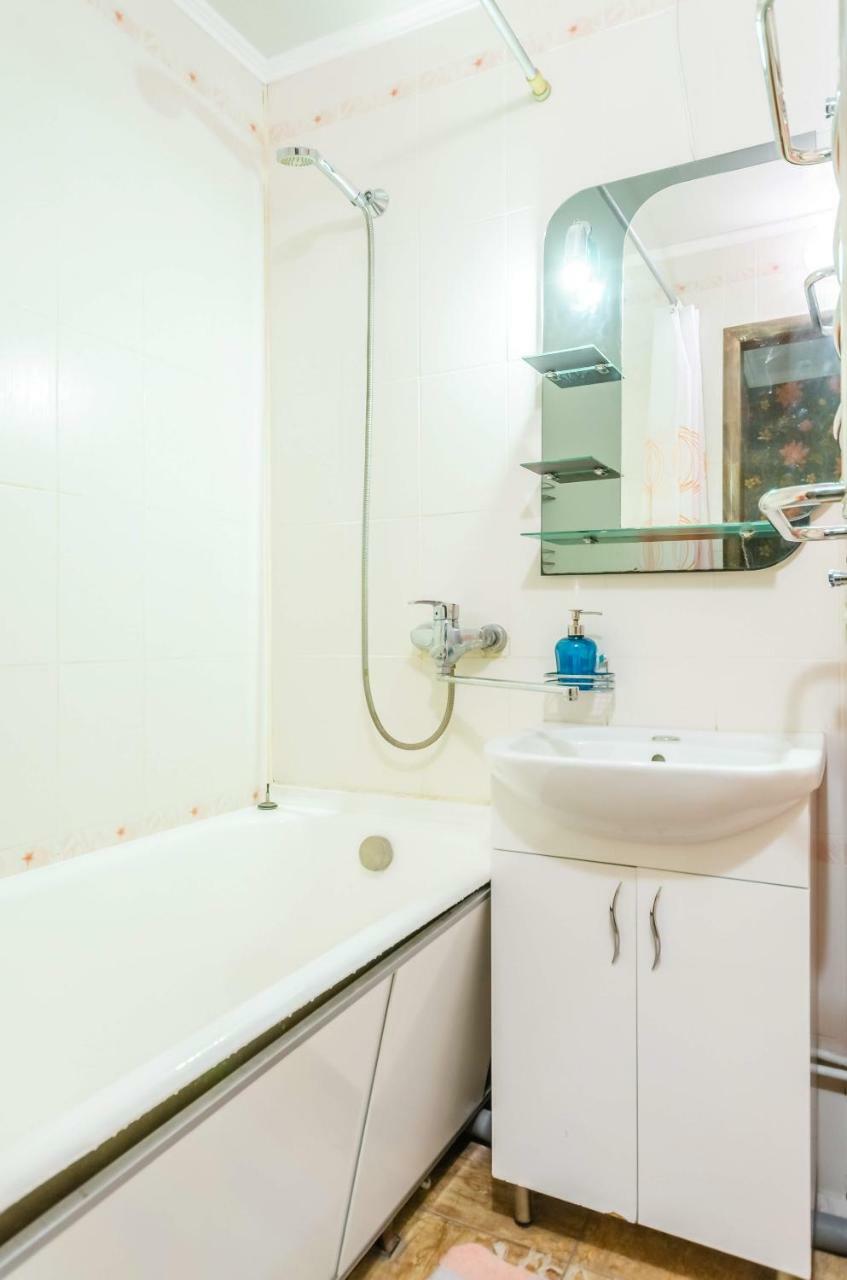 Kozzy Apartment In Kiev City Center Lu7 Exterior foto